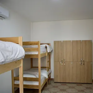  Hostel Me & Albania