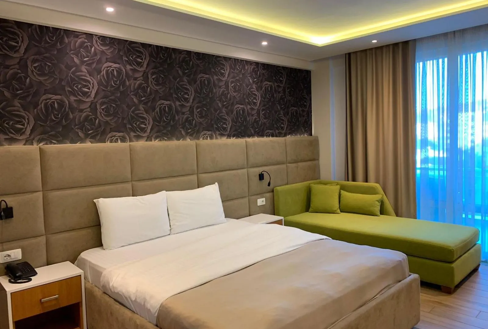 Albanian Star Hotel Kryemëdhej 4*,